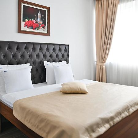 Motel Celebic Mitrovici  Exteriör bild
