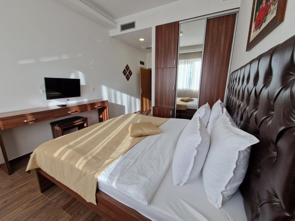 Motel Celebic Mitrovici  Exteriör bild