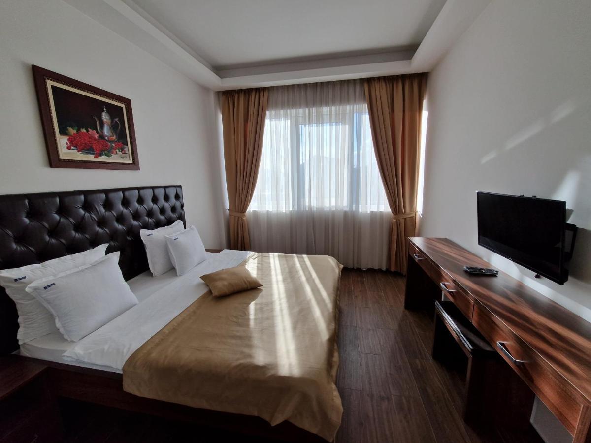 Motel Celebic Mitrovici  Exteriör bild
