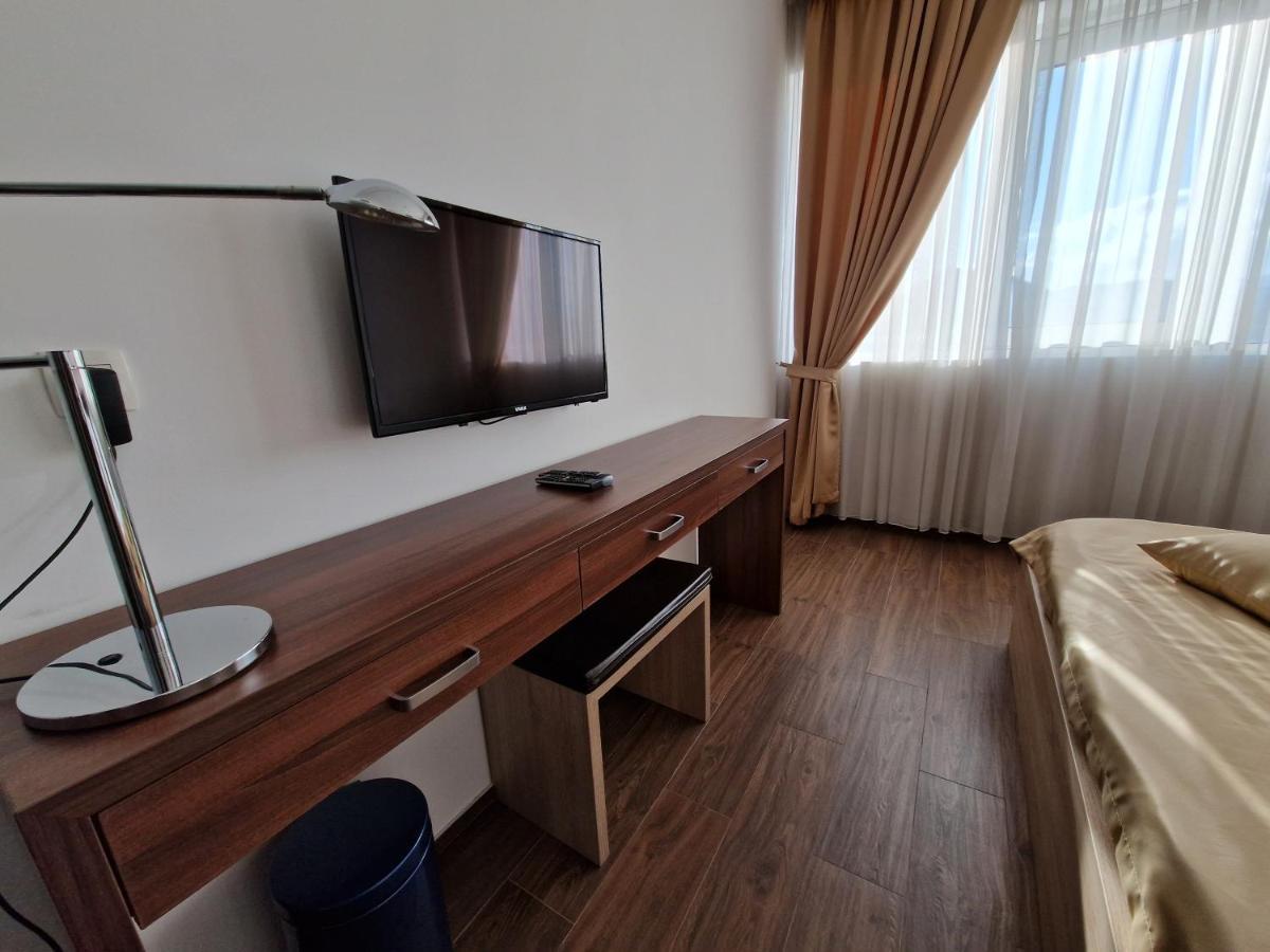 Motel Celebic Mitrovici  Exteriör bild
