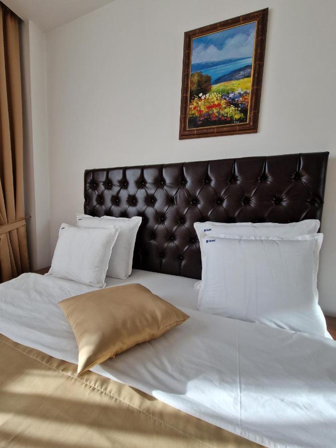 Motel Celebic Mitrovici  Exteriör bild