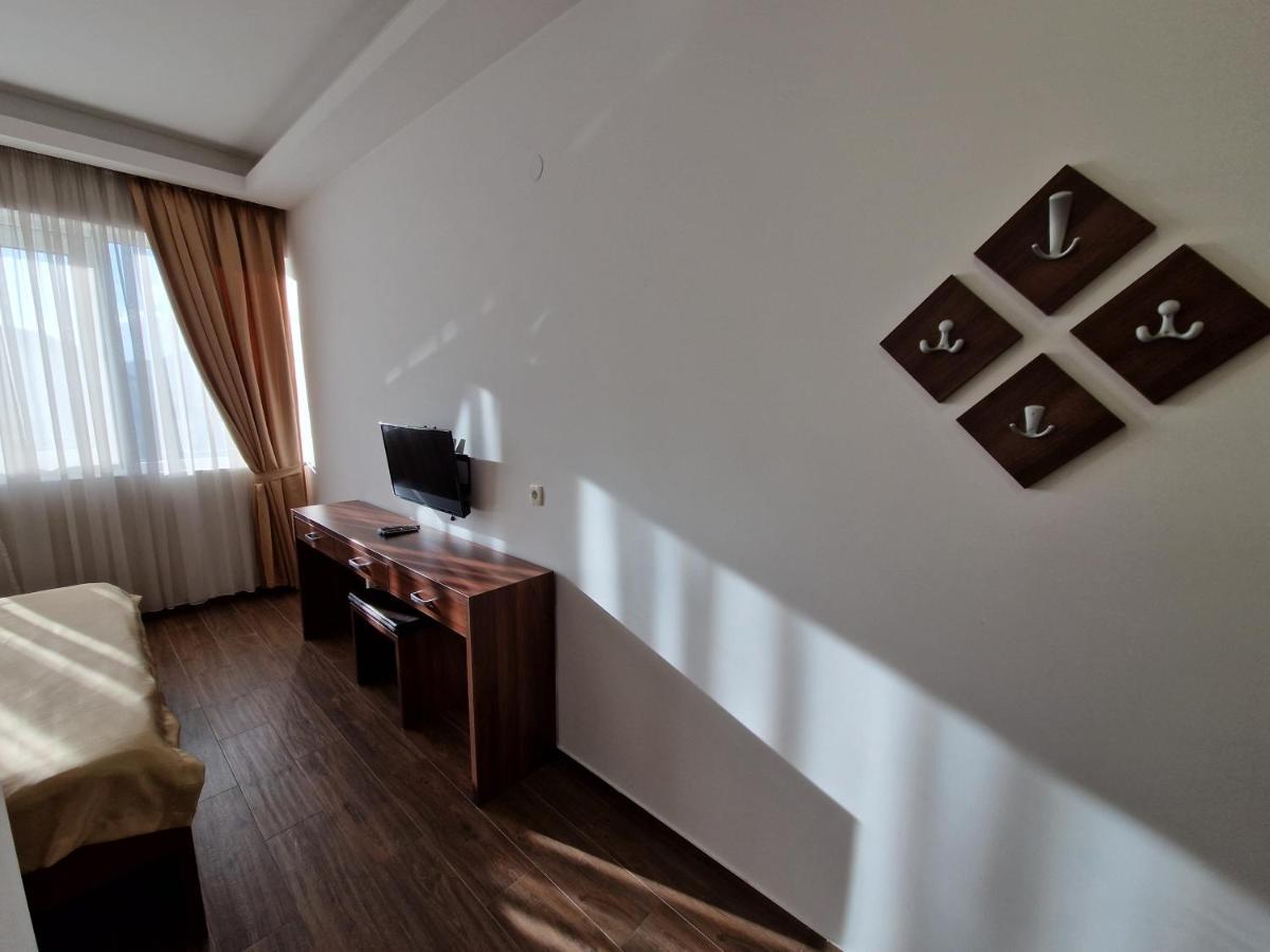 Motel Celebic Mitrovici  Exteriör bild