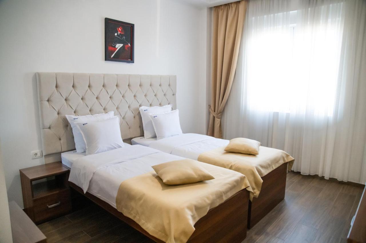 Motel Celebic Mitrovici  Exteriör bild