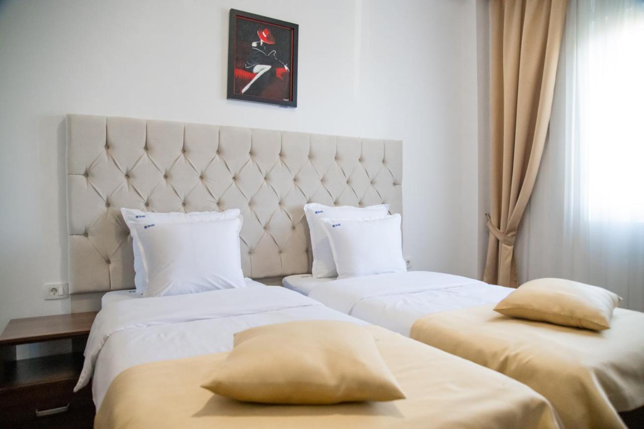 Motel Celebic Mitrovici  Exteriör bild