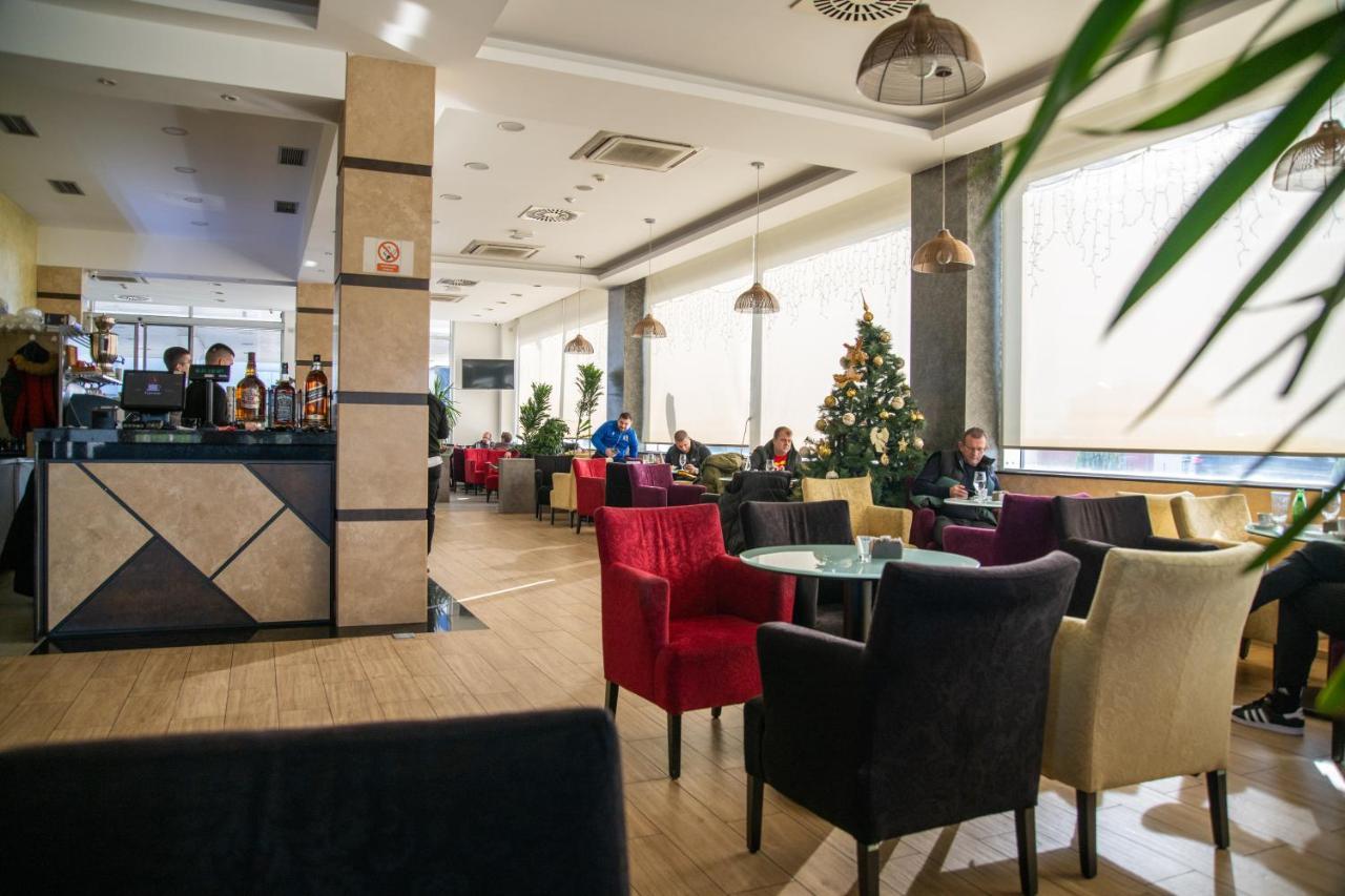 Motel Celebic Mitrovici  Exteriör bild